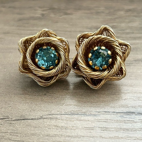Vintage Weiss Earrings Gold and Blue Stone Woven Clip Ons—Amazing Condition! - Picture 5 of 5